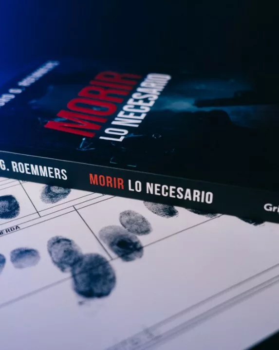 Libro Morir lo necesario por Alejandro G Roemmers